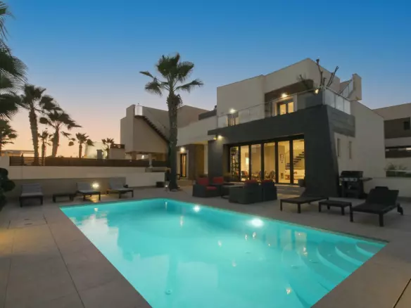 4-bedroom Villa In Torrevieja, Spain (324 M²)