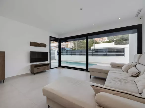 3-bedroom Villa In Orihuela, Spain (111 M²)