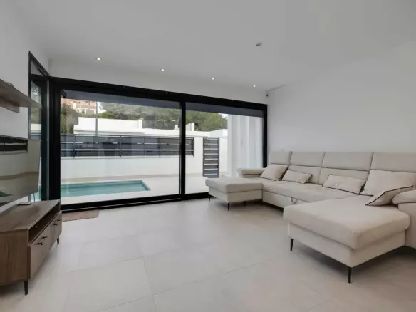 3-bedroom Villa In Orihuela, Spain (111 M²)