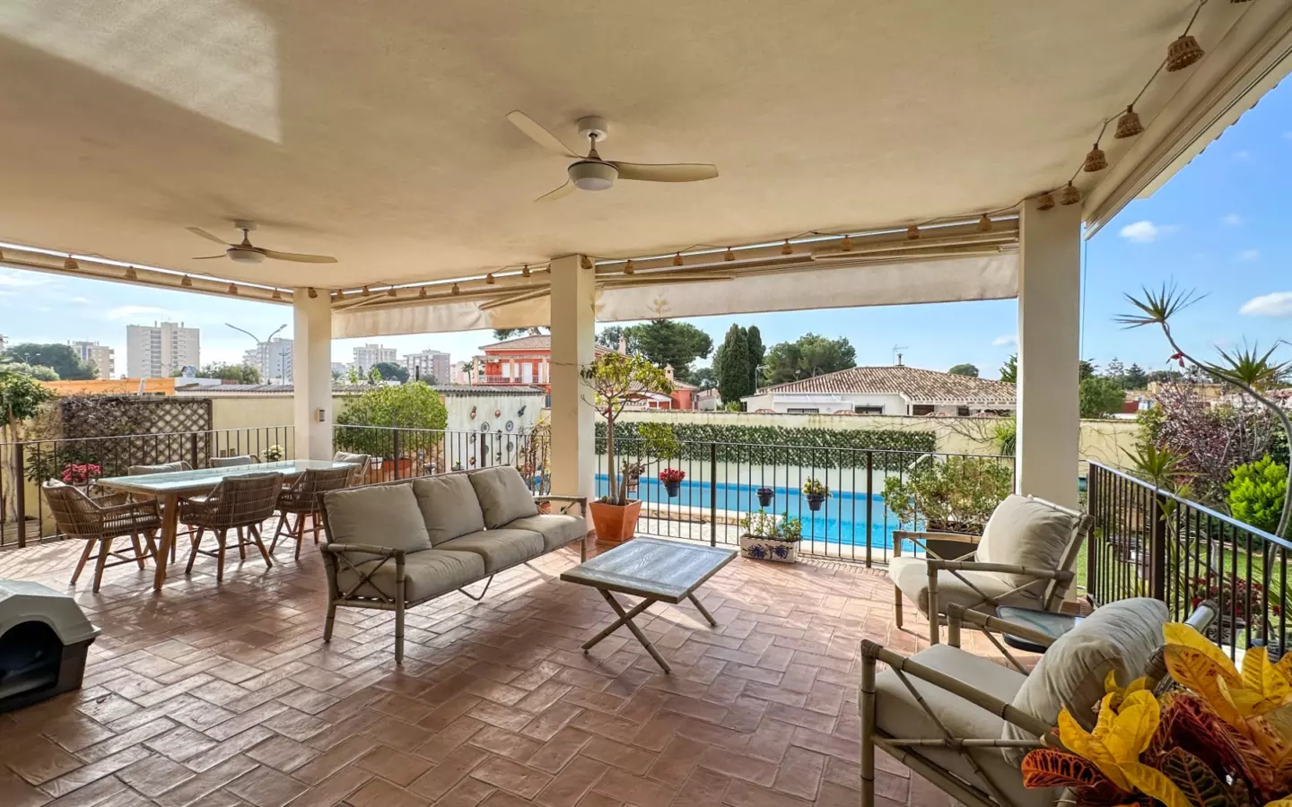 7-bedroom Villa In Pilar De La Horadada, Spain (450 M²)