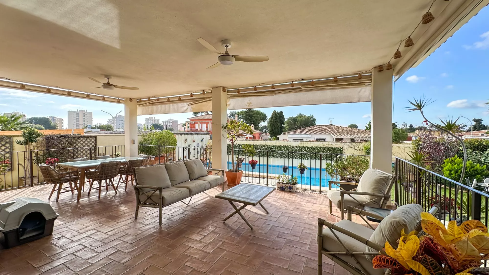 7-bedroom Villa In Pilar De La Horadada, Spain (450 M²)