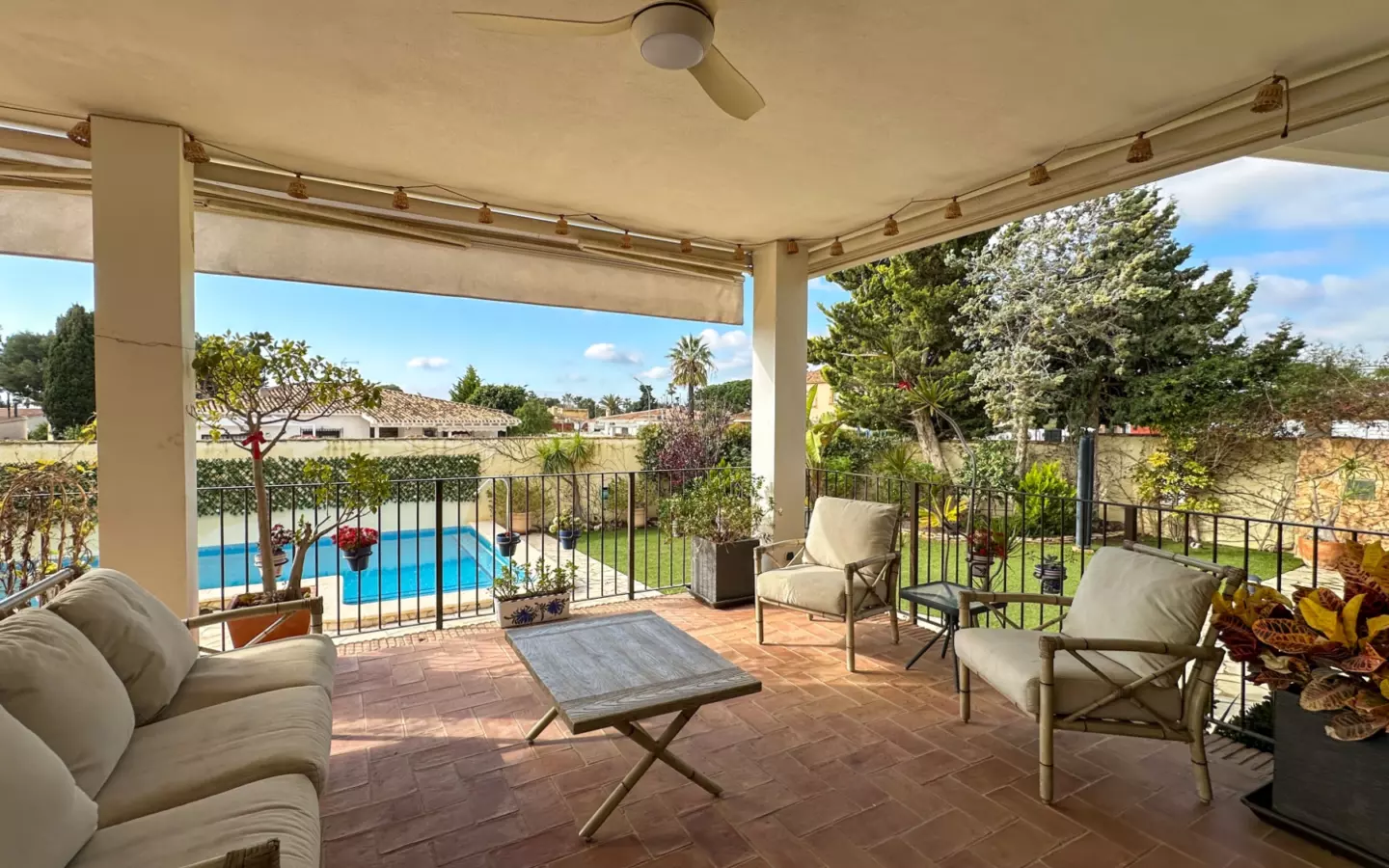 7-bedroom Villa In Pilar De La Horadada, Spain (450 M²)