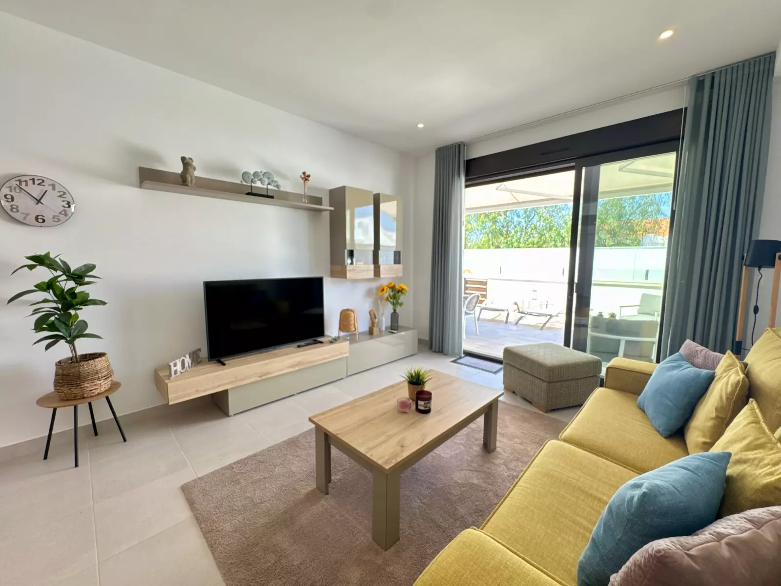 2-bedroom Apartment In Pilar De La Horadada, Spain (77 M²)