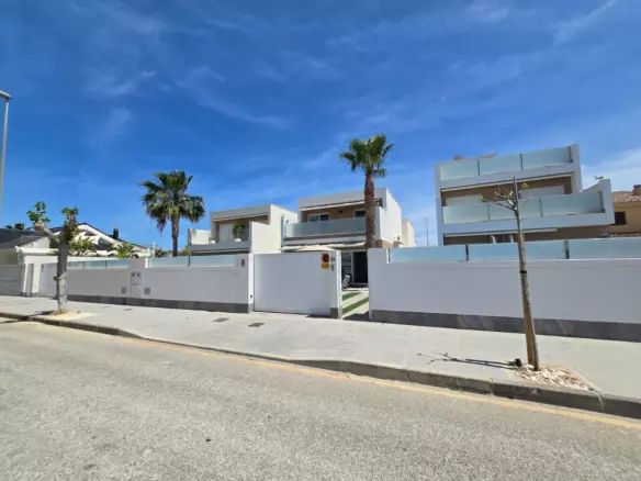 3-bedroom Villa In Pilar De La Horadada, Spain (111 M²)