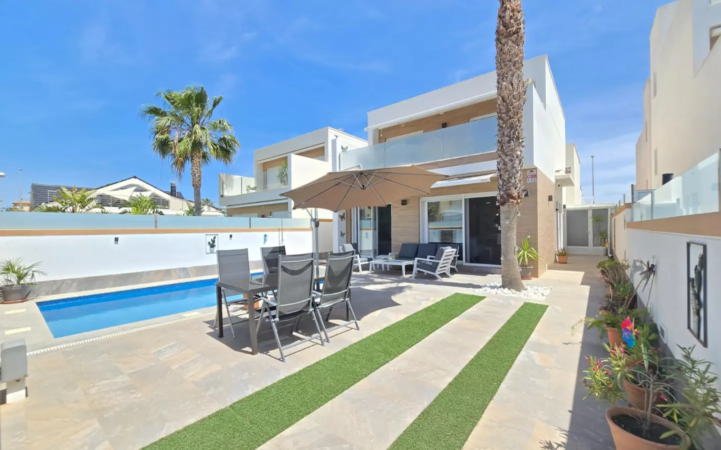 3-bedroom Villa In Pilar De La Horadada, Spain (111 M²)