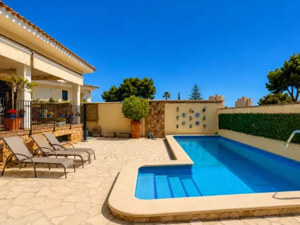 7-bedroom Villa In Pilar De La Horadada, Spain (450 M²)
