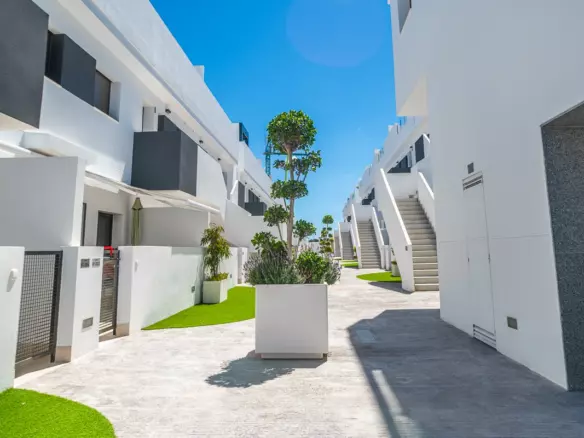 3-bedroom Apartment In Torrevieja, Spain (138 M²)
