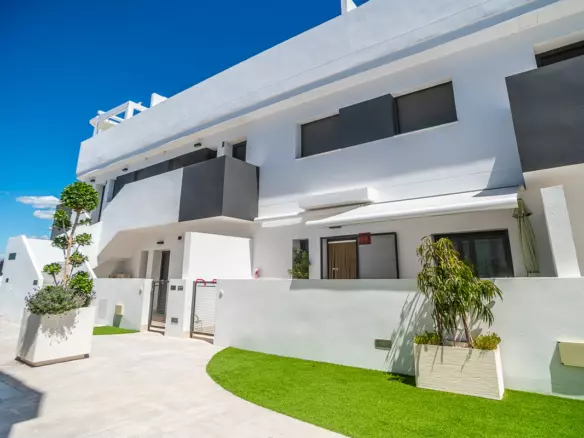3-bedroom Apartment In Torrevieja, Spain (138 M²)
