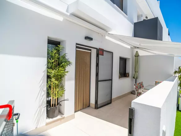 3-bedroom Apartment In Torrevieja, Spain (138 M²)