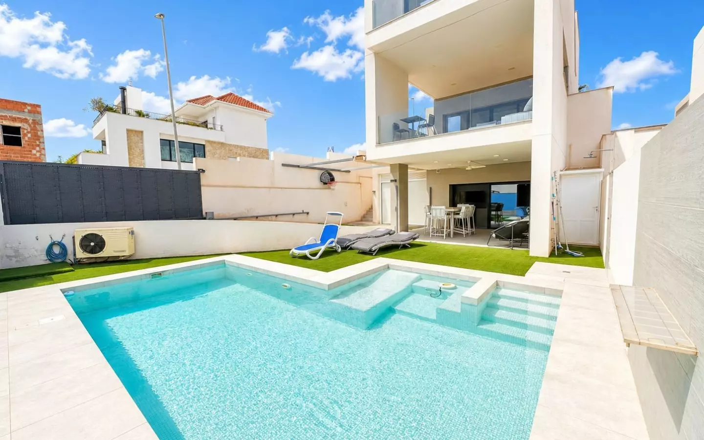 4-bedroom Villa In Benijofar, Spain (319 M²)