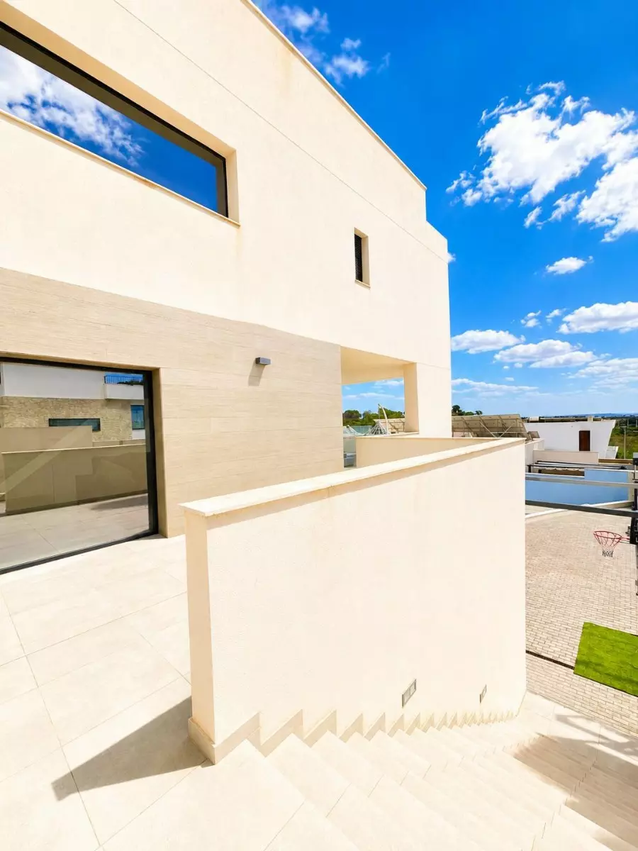 4-bedroom Villa In Benijofar, Spain (319 M²)