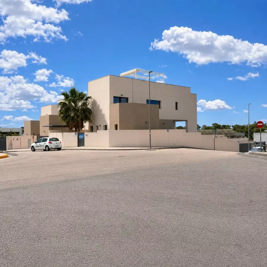 4-bedroom Villa In Benijofar, Spain (319 M²)