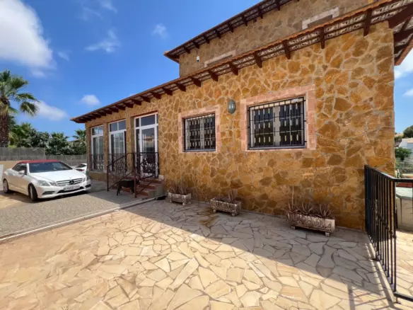 6-bedroom Villa In San Fulgencio, Spain (323 M²)
