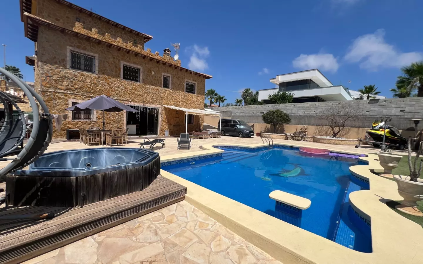 6-bedroom Villa In San Fulgencio, Spain (323 M²)