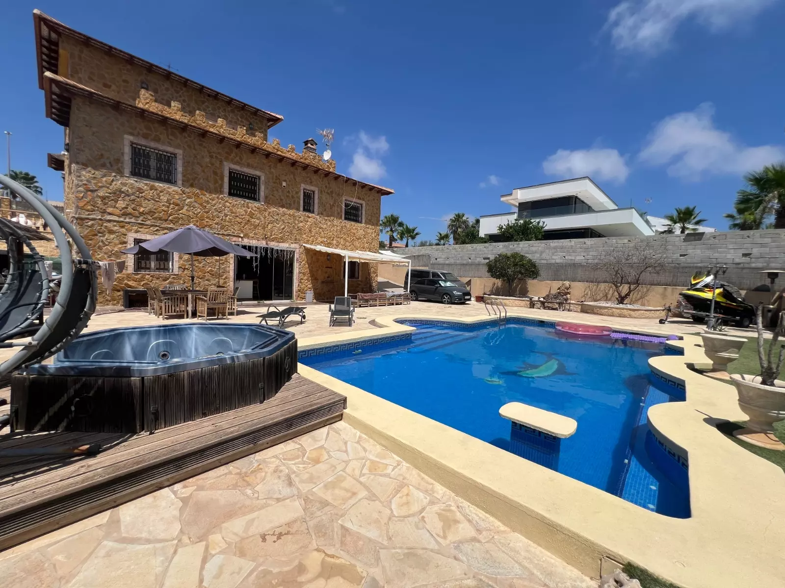 6-bedroom Villa In San Fulgencio, Spain (323 M²)