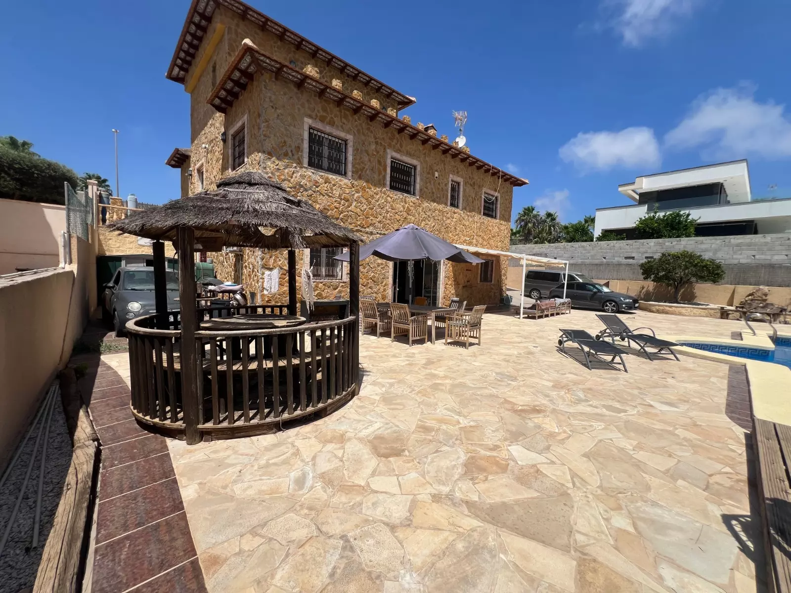 6-bedroom Villa In San Fulgencio, Spain (323 M²)