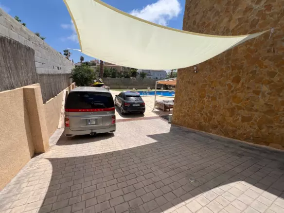 6-bedroom Villa In San Fulgencio, Spain (323 M²)
