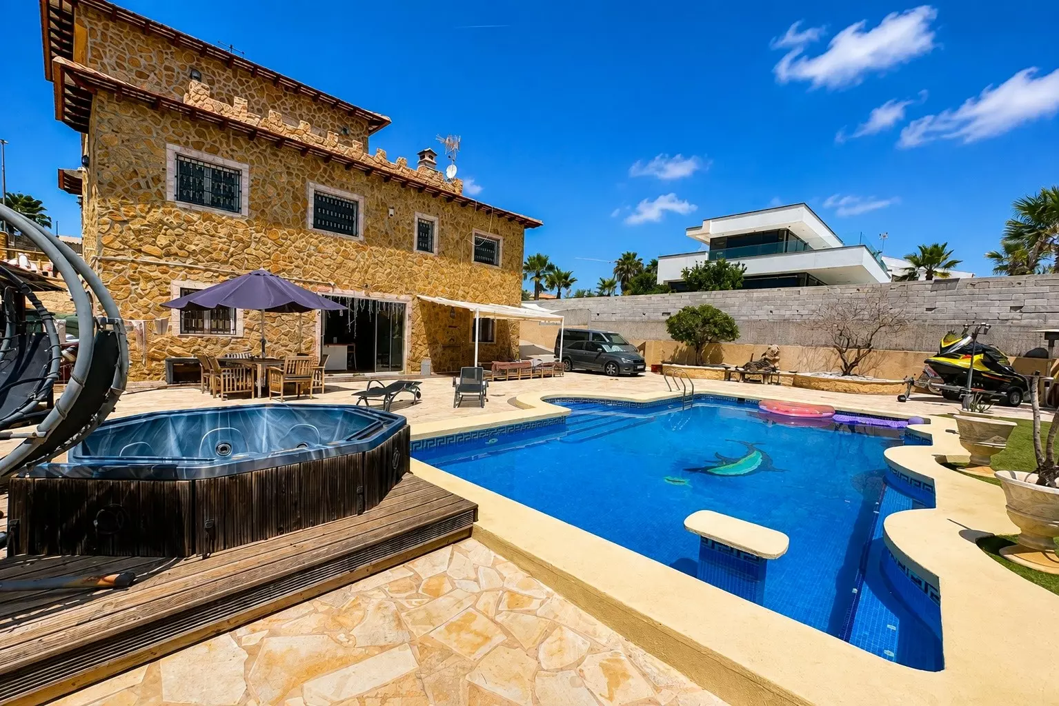 6-bedroom Villa In San Fulgencio, Spain (323 M²)