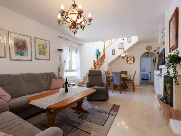 3-bedroom Villa In Villamartin, Spain (122 M²)