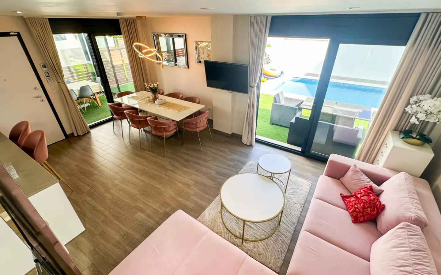 5-bedroom Villa In Torrevieja, Spain (250 M²)