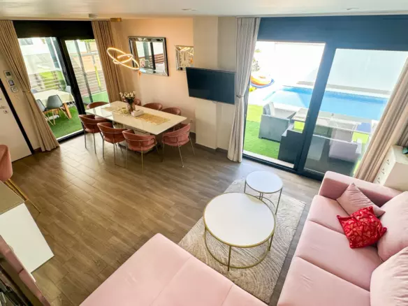 5-bedroom Villa In Torrevieja, Spain (250 M²)