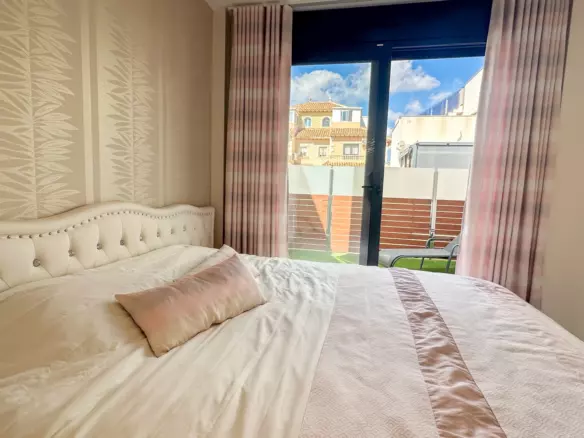5-bedroom Villa In Torrevieja, Spain (250 M²)