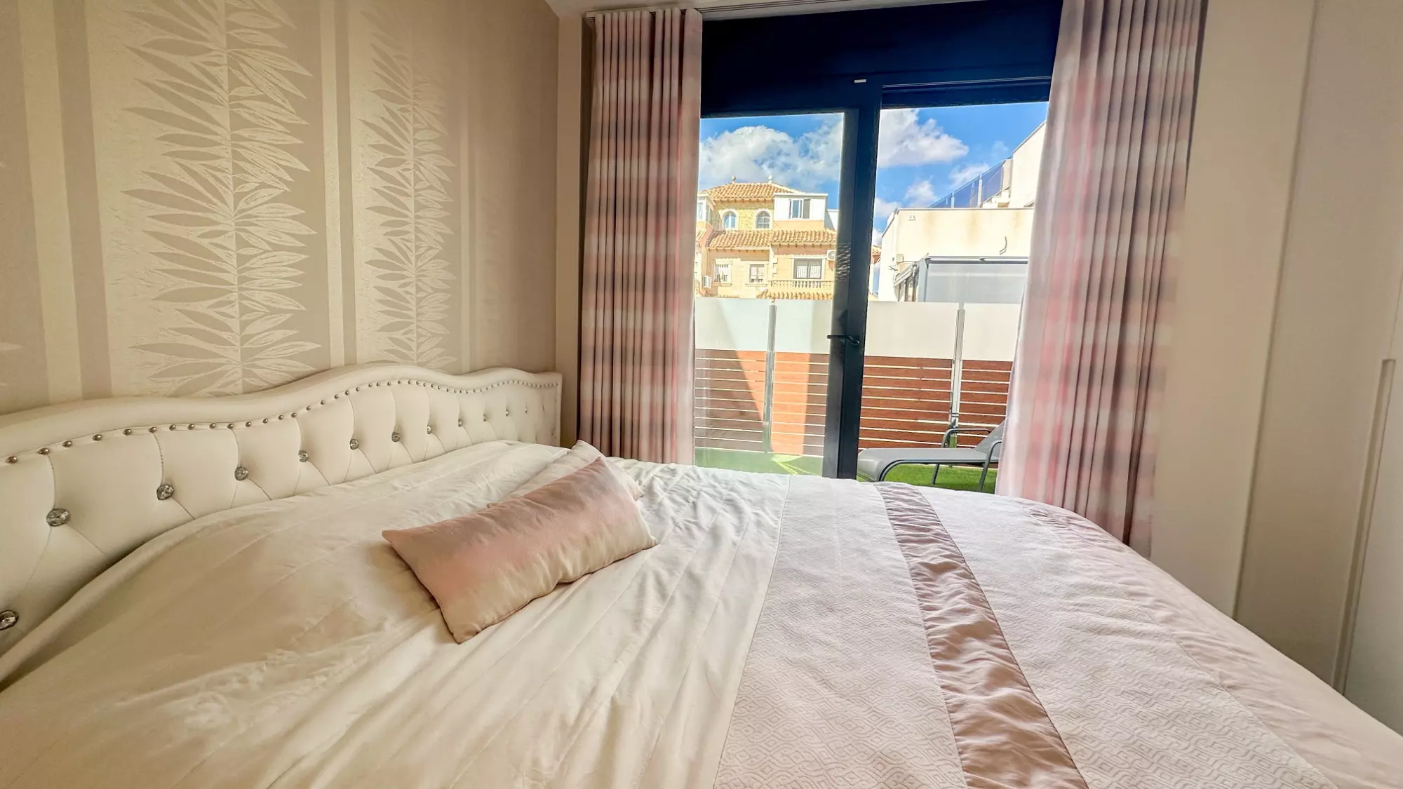 5-bedroom Villa In Torrevieja, Spain (250 M²)
