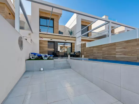 4-bedroom Semi In Rojales, Spain (192 M²)
