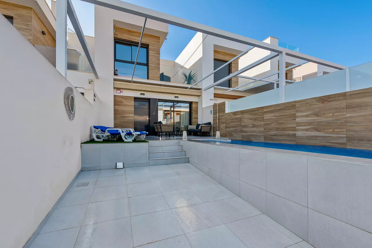 4-bedroom Semi In Rojales, Spain (192 M²)