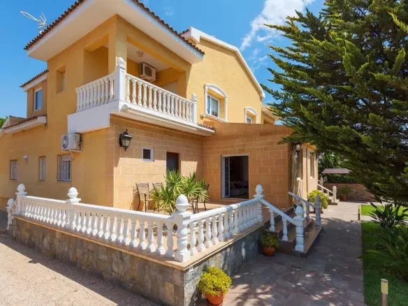 5-bedroom Villa In Orihuela Costa, Spain (440 M²)