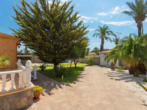 5-bedroom Villa In Orihuela Costa, Spain (440 M²)