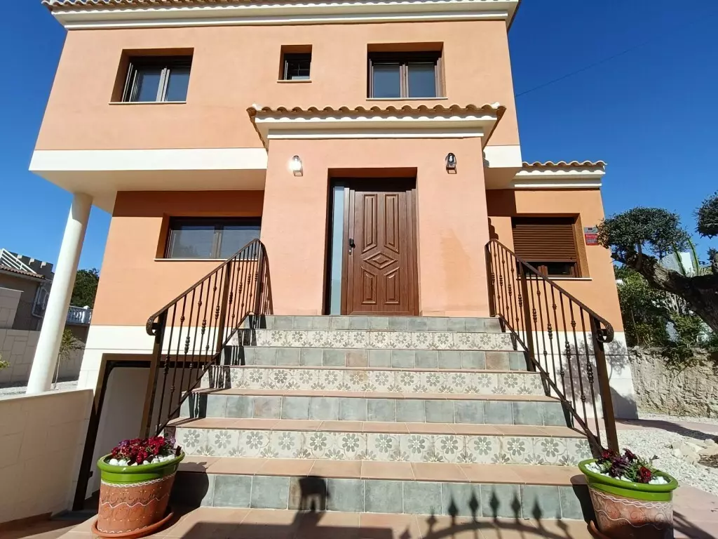5-bedroom Villa In Pilar De La Horadada, Spain (256 M²)