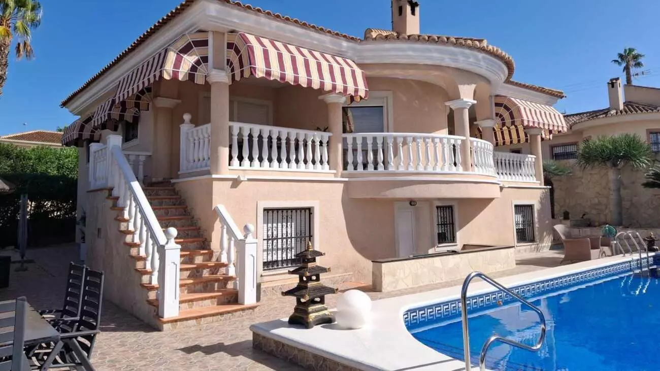 4-bedroom Villa In Rojales, Spain (175 M²)