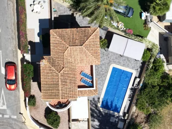 3-bedroom Villa In Villamartin, Spain (184 M²)