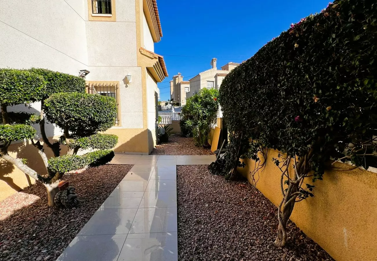 3-bedroom Villa In Villamartin, Spain (184 M²)