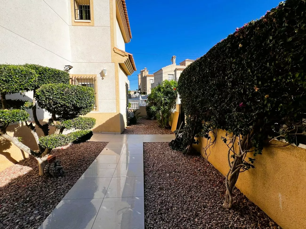 3-bedroom Villa In Villamartin, Spain (184 M²)