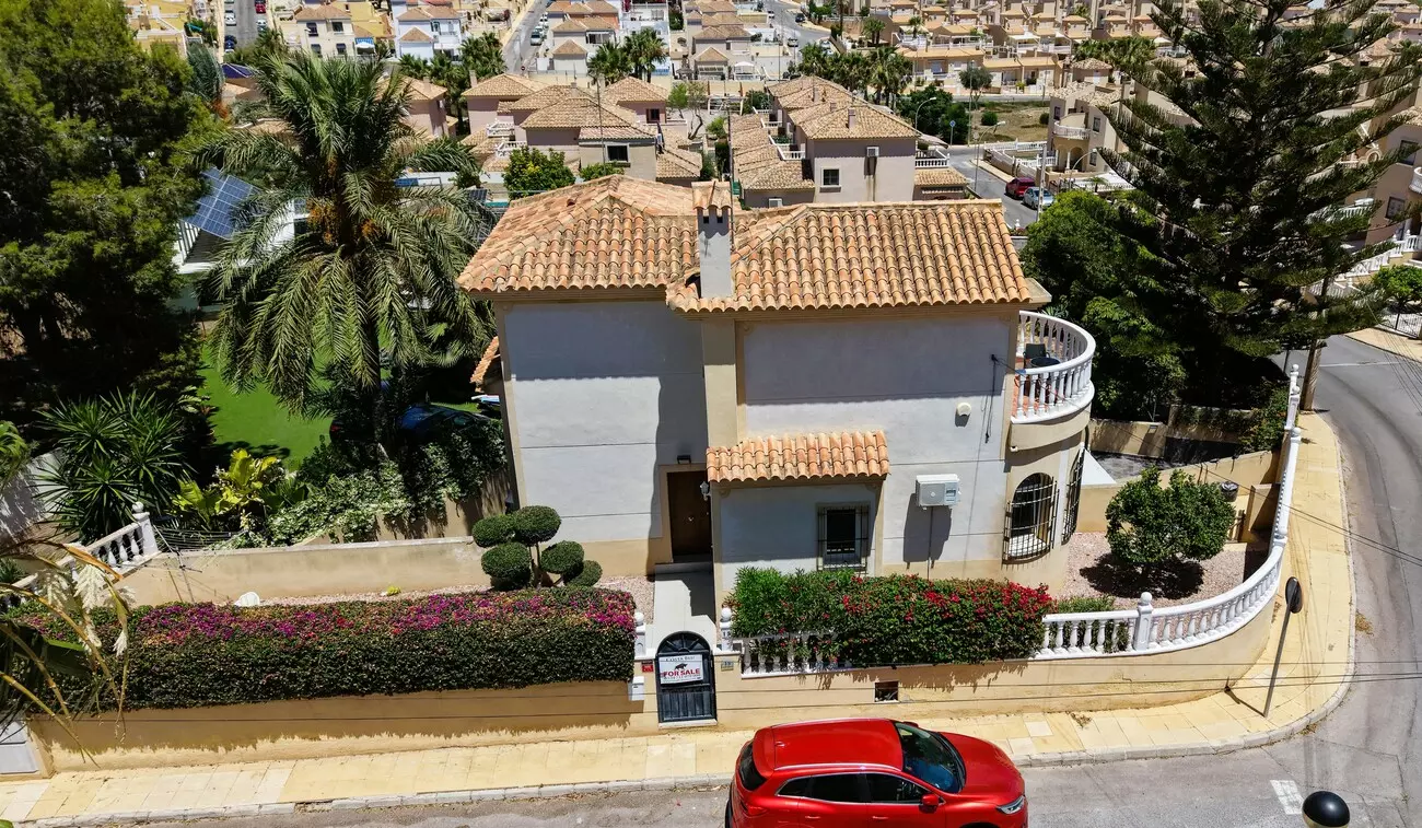 3-bedroom Villa In Villamartin, Spain (184 M²)