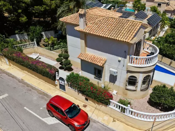 3-bedroom Villa In Villamartin, Spain (184 M²)