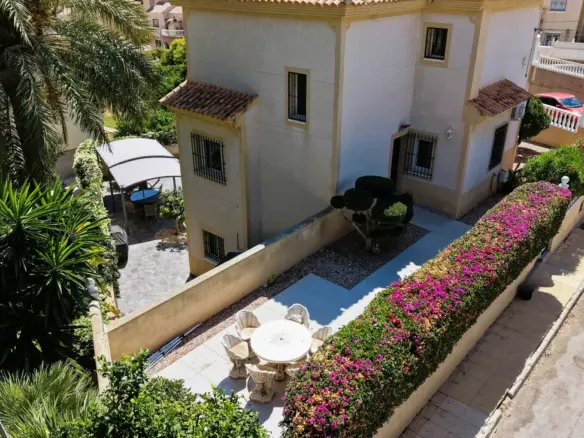 3-bedroom Villa In Villamartin, Spain (184 M²)