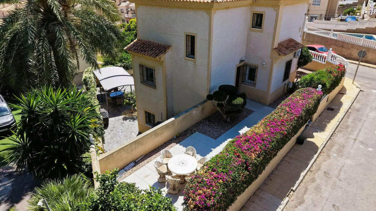 3-bedroom Villa In Villamartin, Spain (184 M²)