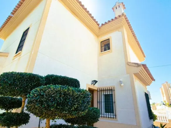 3-bedroom Villa In Villamartin, Spain (184 M²)