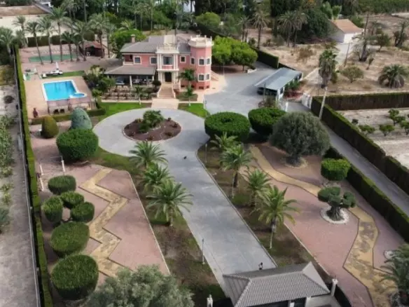 6-bedroom Villa In Elche, Spain (500 M²)
