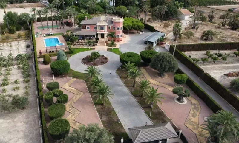 6-bedroom Villa In Elche, Spain (500 M²)