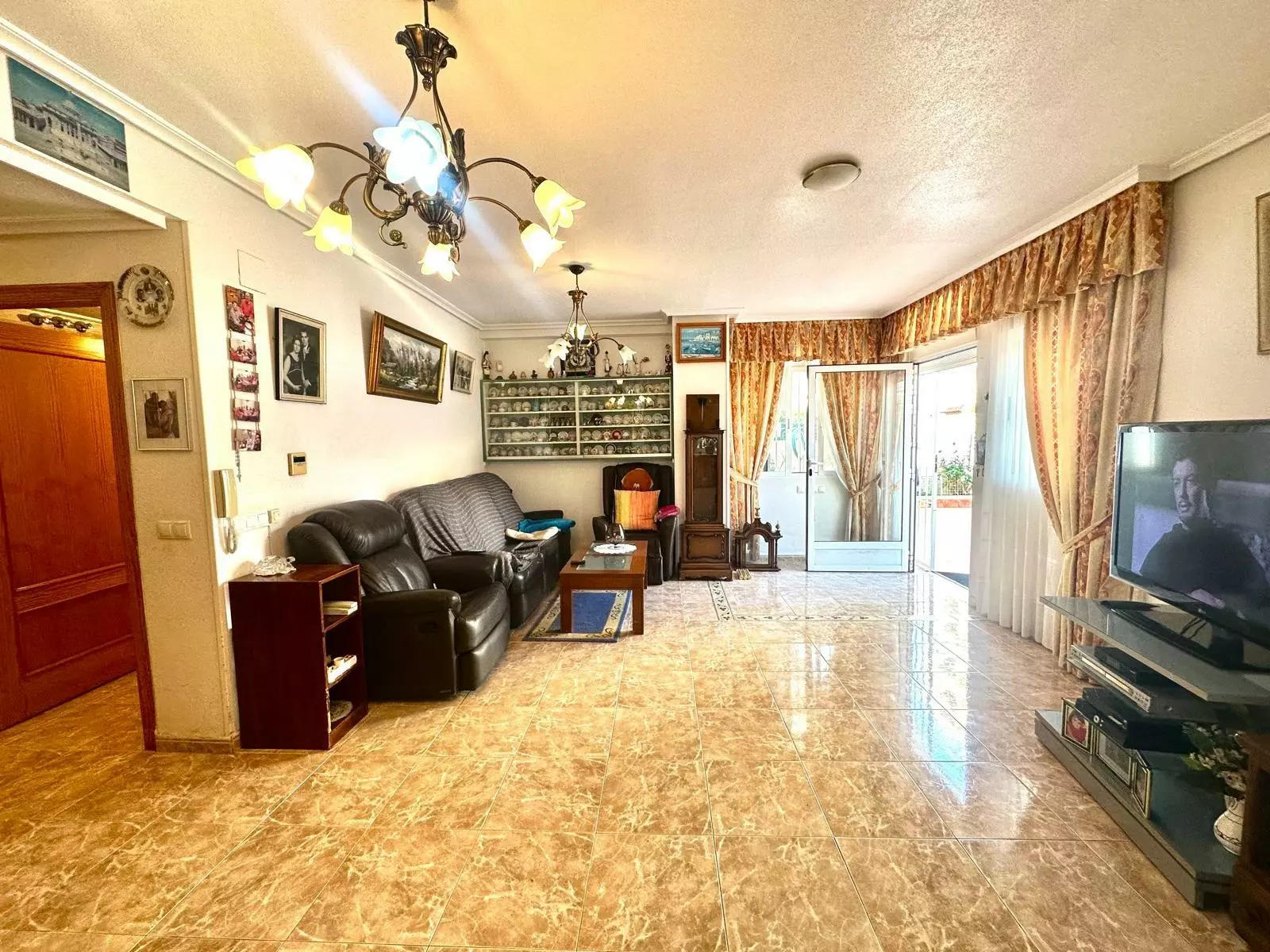 3-bedroom Apartment In Torrevieja, Spain (140 M²)