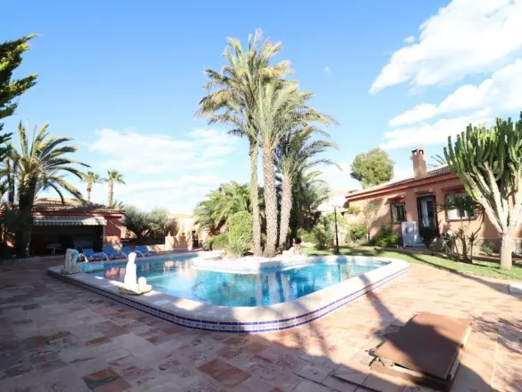 5-bedroom Villa In Torrevieja, Spain (380 M²)