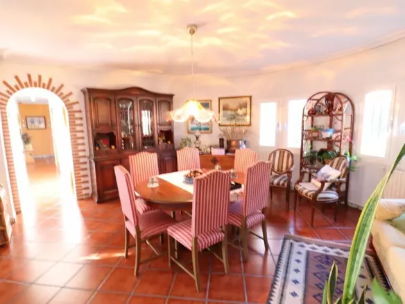 5-bedroom Villa In Torrevieja, Spain (380 M²)