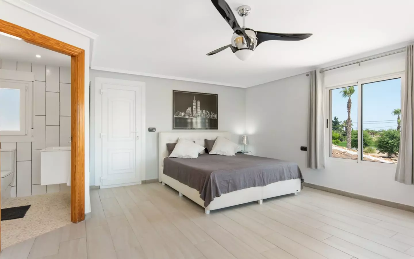 4-bedroom Property In Catral, Spain (540 M²)
