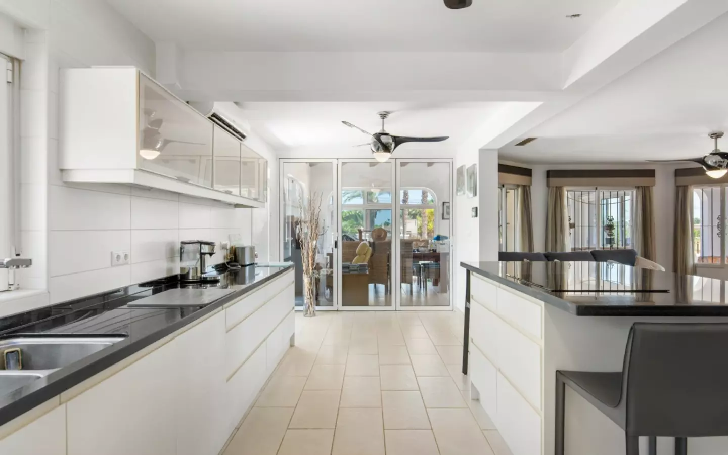 4-bedroom Property In Catral, Spain (540 M²)