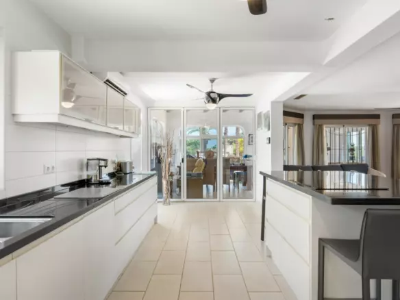4-bedroom Property In Catral, Spain (540 M²)