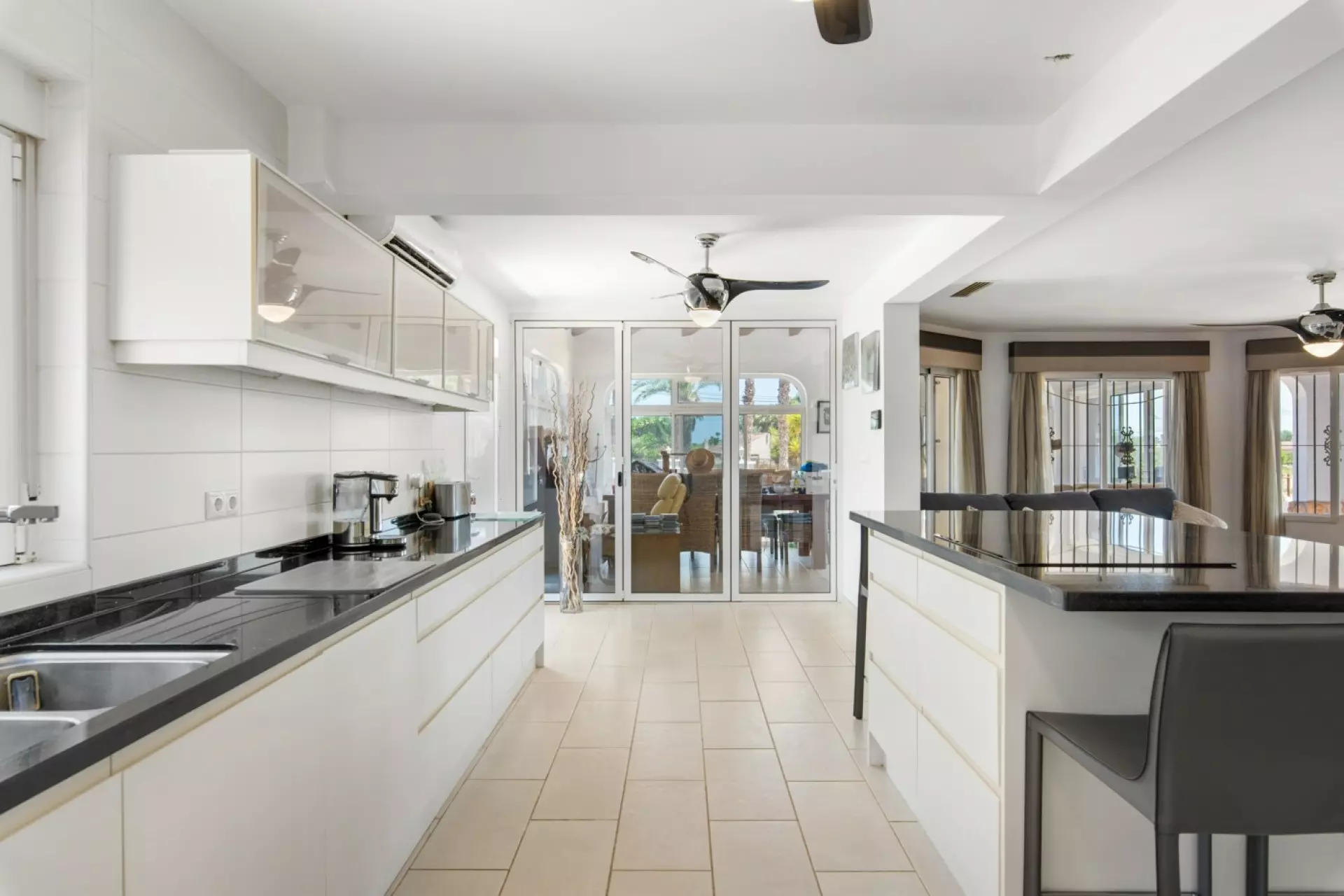 4-bedroom Property In Catral, Spain (540 M²)